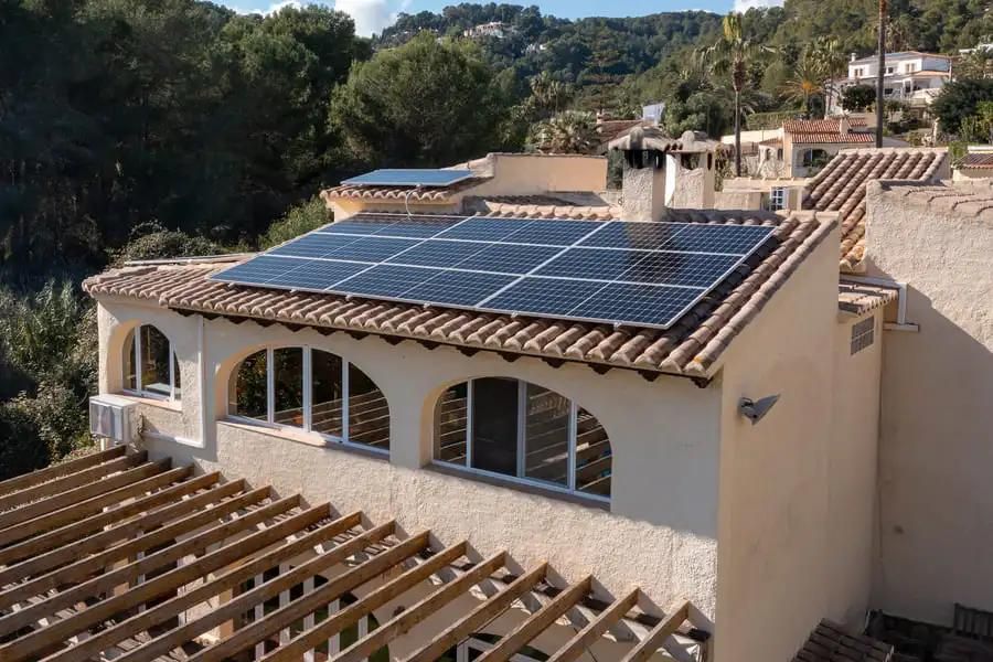 Instalação fotovoltaica pela Otovo