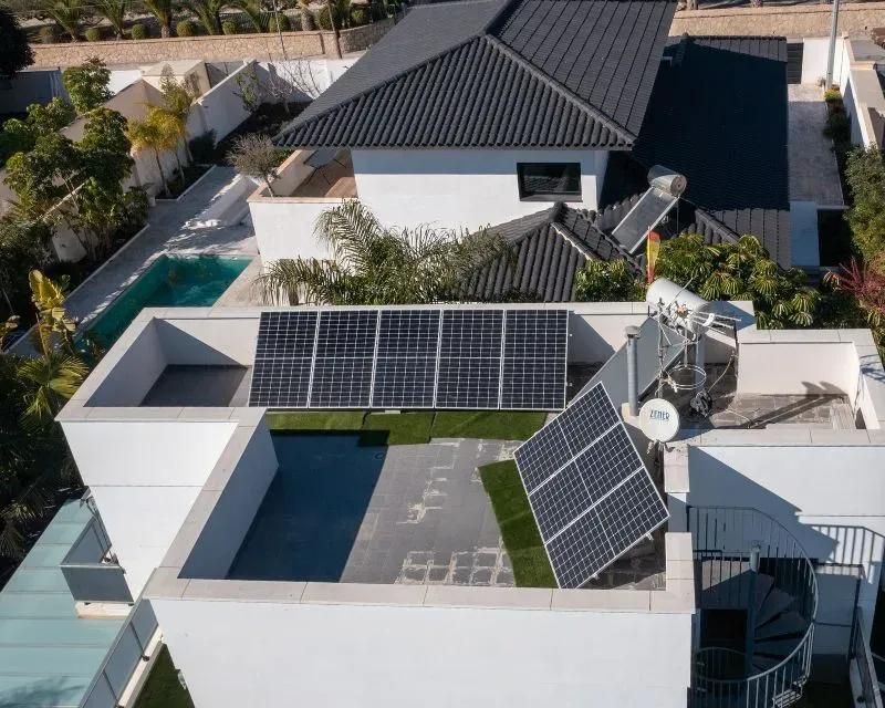 Cliente com painéis solares