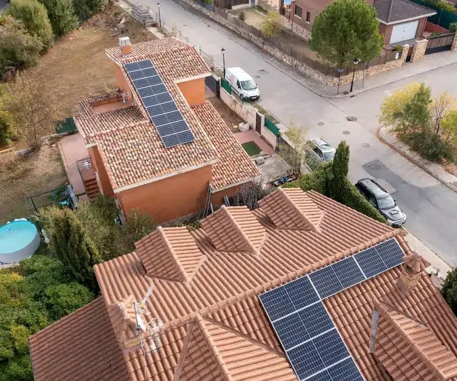 Instalação fotovoltaica pela Otovo