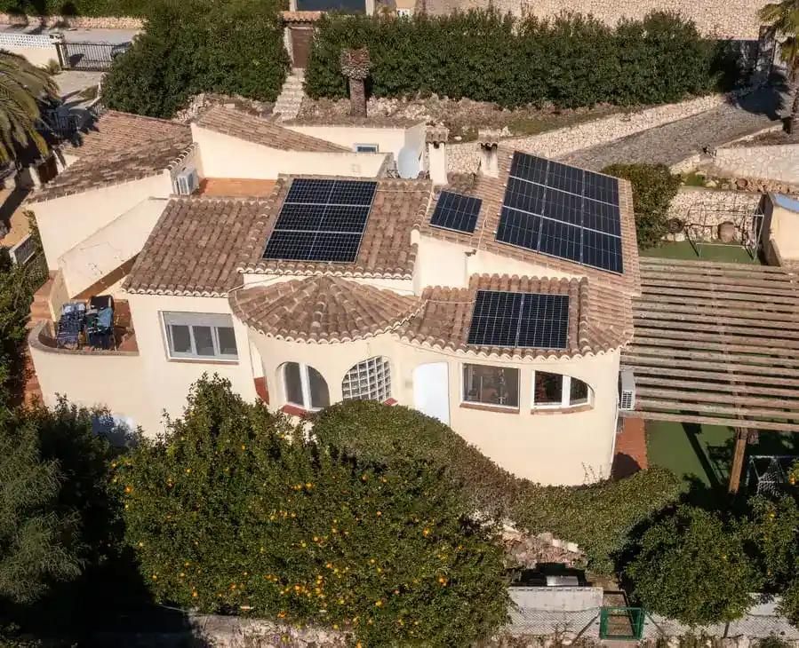 Instalação fotovoltaica pela Otovo